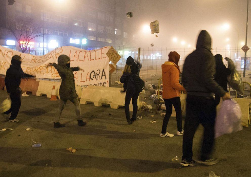 Foto: Protestas durante la noche (Reuters)