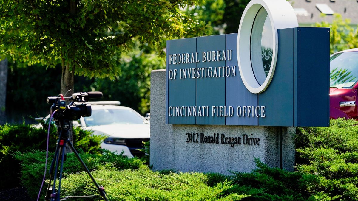 La Policía abate al hombre armado que intentó entrar en la sede del FBI en Cincinnati