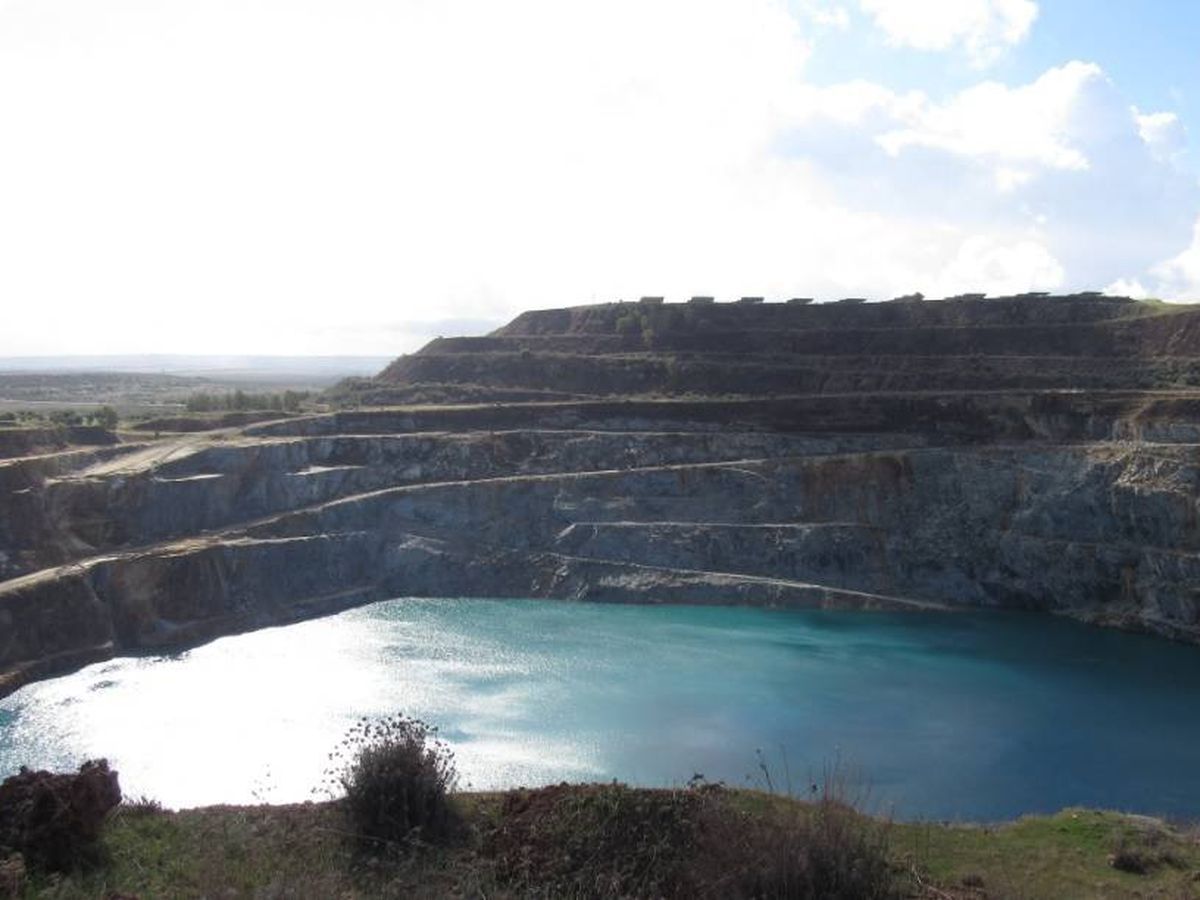 Foto: Corta inundada de la mina de Aznalcóllar. (Minera Los Frailes)