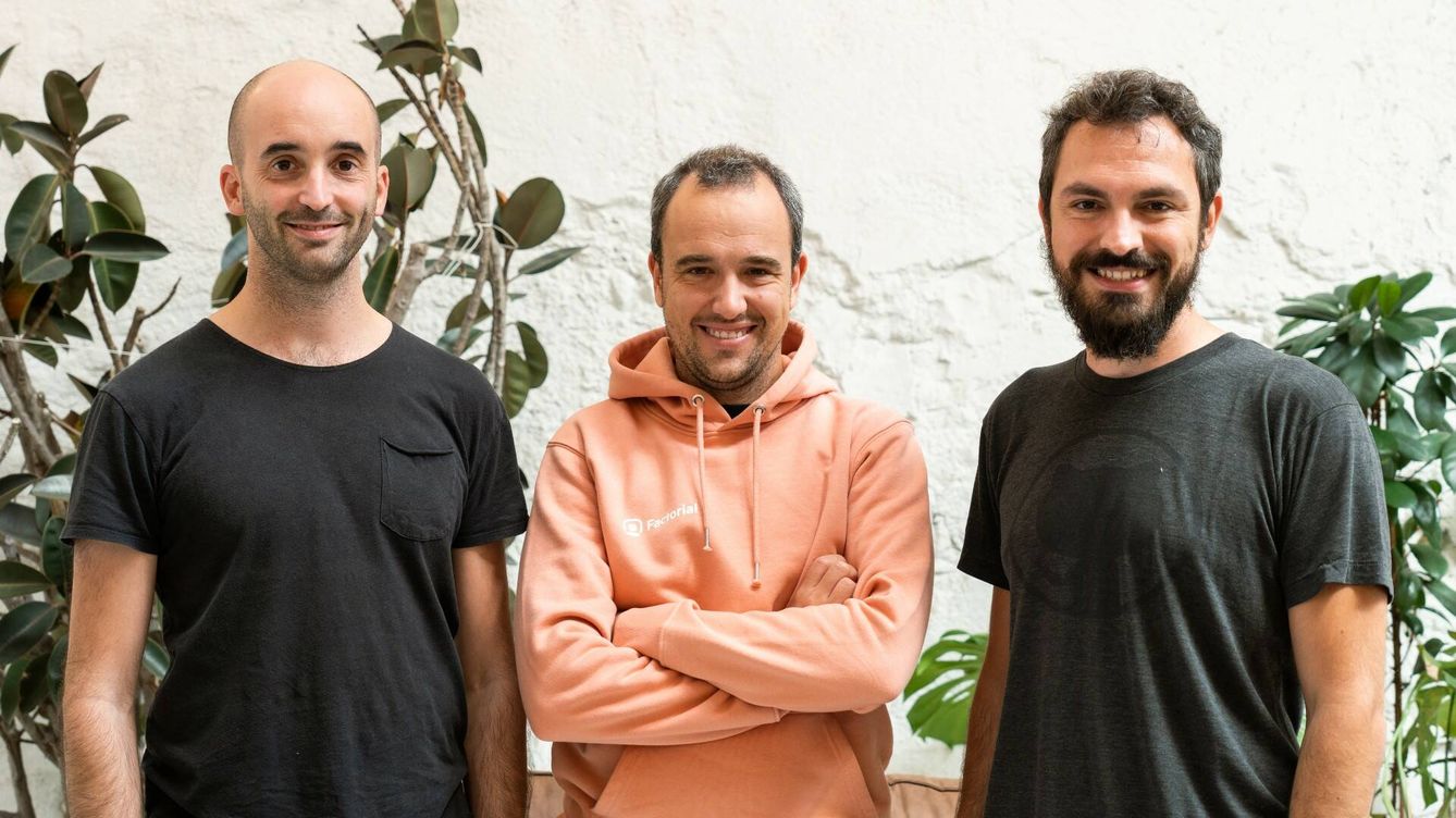Foto: Pau Ramon (izq), Bernat Farrero (centro) y Jordi Romero, cofundadores de Factorial. (Foto: cedida)