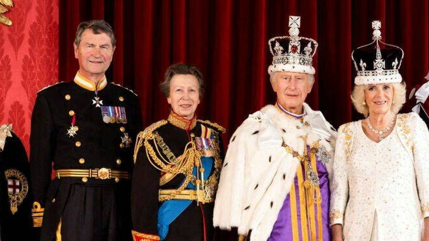 La princesa Ana, junto a su marido y los reyes. (Buckingham Palace)