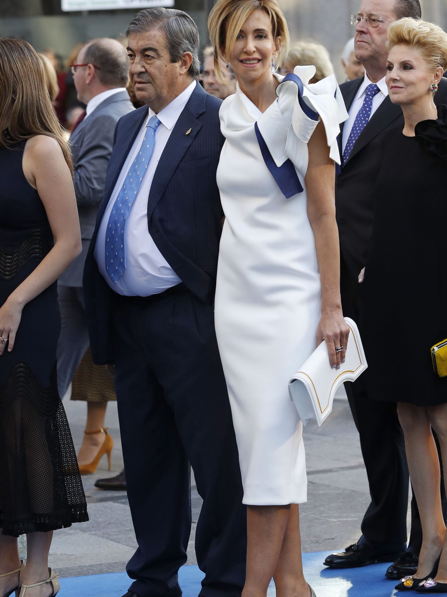 El ex ministro Francisco Álvarez Cascos con María Porto, en los Premios Princesa de Asturias de 2016. (EFE)