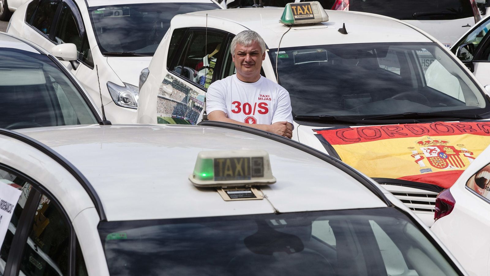 Foto: Los taxis en una de sus últimas movilizaciones. (EFE)