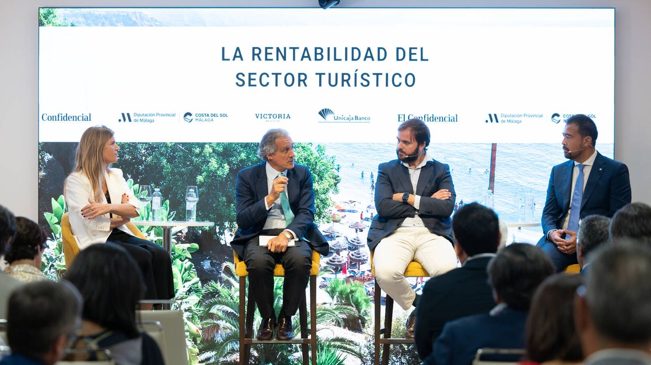 Foto: Mesa redonda 'La rentabilidad del sector turístico: claves para la recuperación económica'.