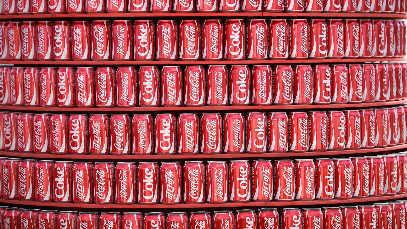 Foto: Latas de Coca-Cola en una foto de archivo. (Reuters)