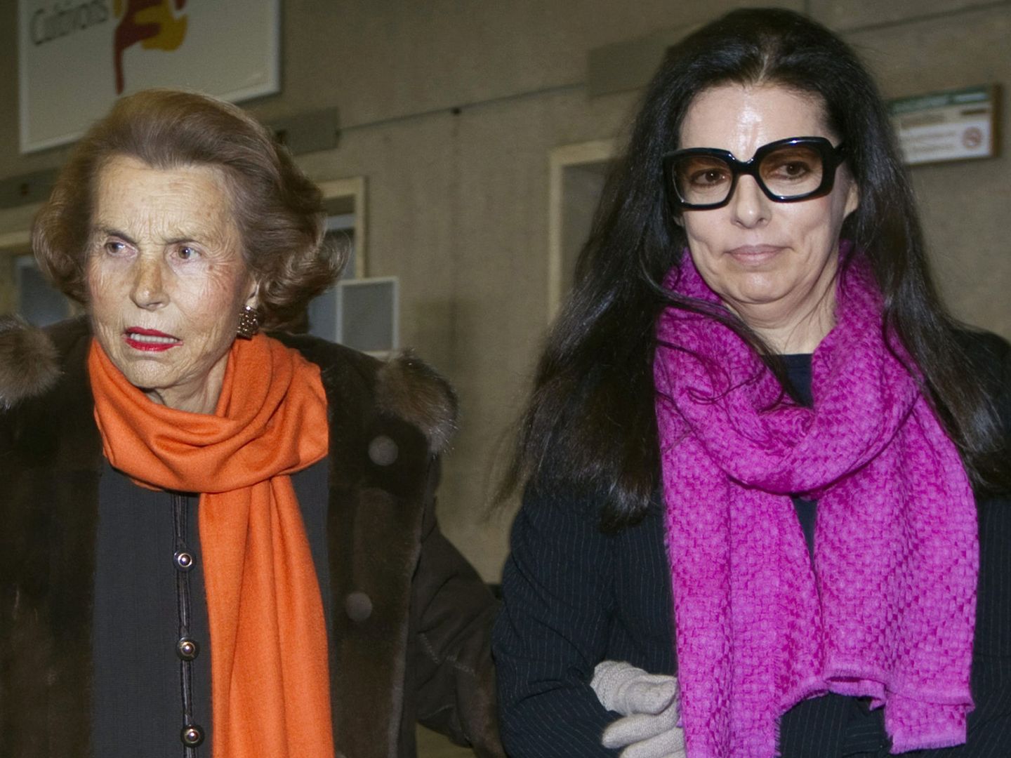 Liliane Bettencourt y su hija y heredera Francoise Bettencourt Meyers, en 2011. 
