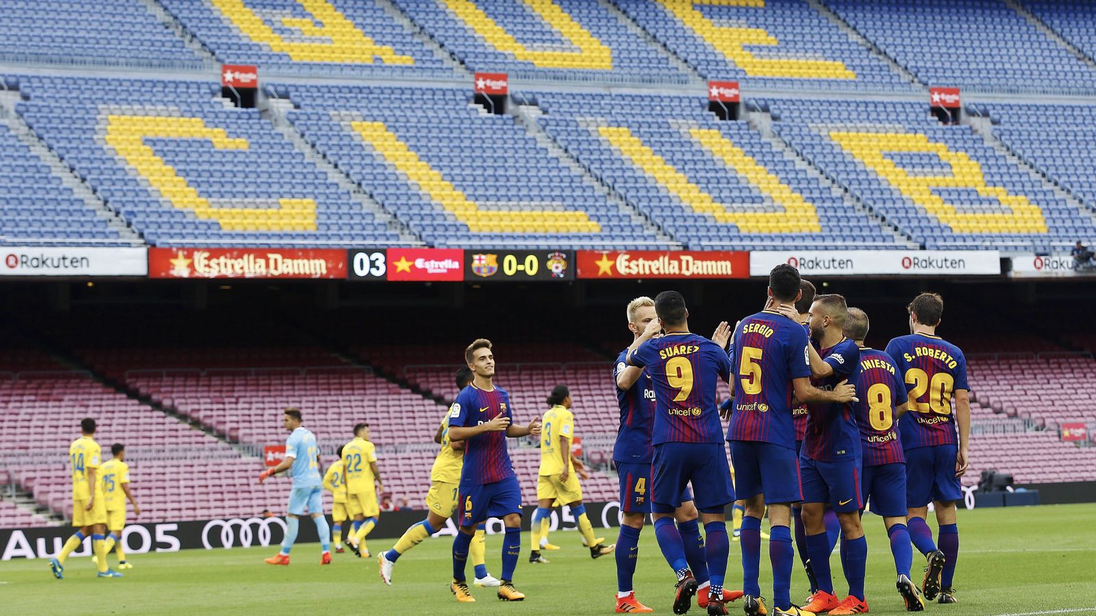 Foto: El Barcelona celebrando un gol frente a Las Palmas. (EFE)