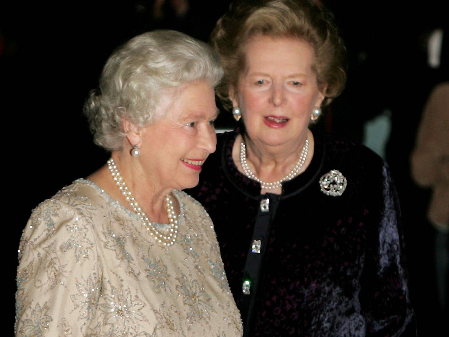 La reina Isabel, en el 80 cumpleaños de Margaret Thatcher. (Reuters)