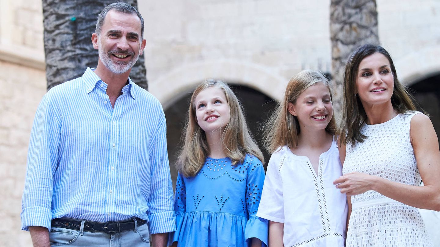 El rey Felipe con la princesa Leonor, la infanta Sofía y la reina Letizia. (Limited Pictures)