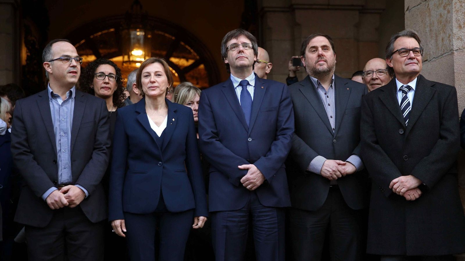 Foto: Carme Forcadell, Carles Puigdemont, Oriol Junqueras, Artur Mas y el portavoz de Junts Pel Sí, Jordi Turull. (EFE)