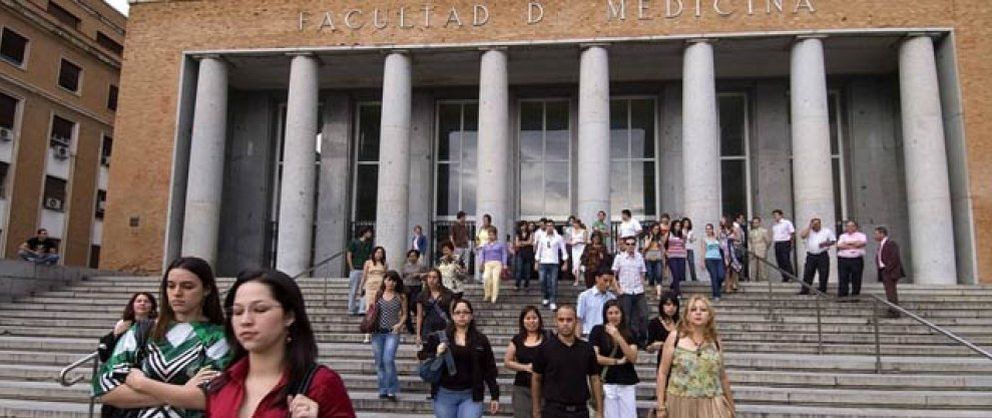 Foto: Unos 11.000 jóvenes madrileños, en riesgo de expulsión por el 'tasazo' universitario