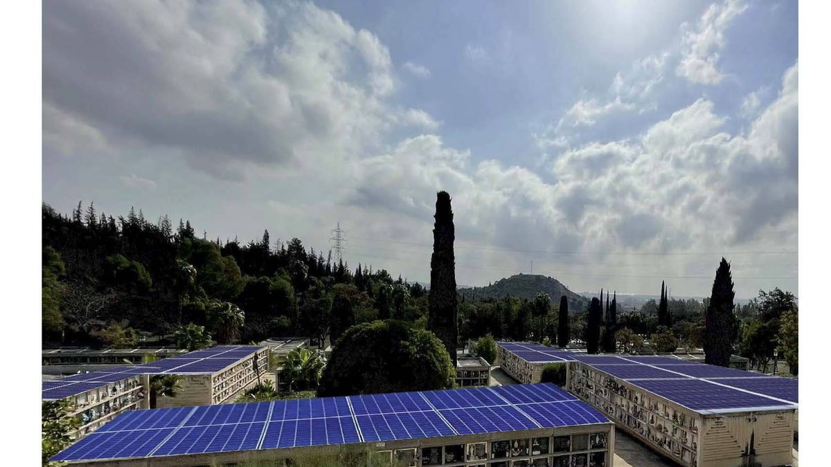 Pasar al más allá de forma sostenible: Málaga instalará placas solares en los nichos