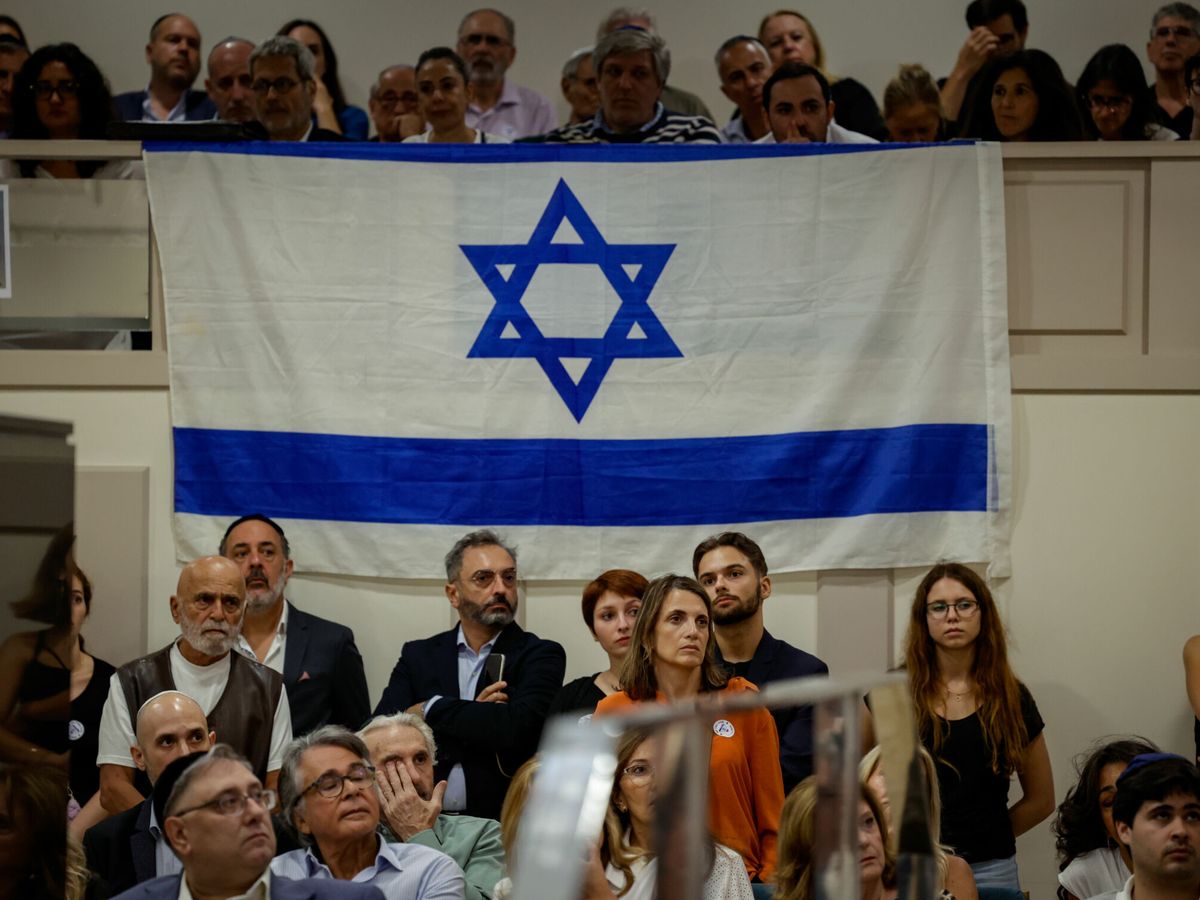 Foto: Homenaje en la sinagoga Maimónides de Barcelona a las víctimas del ataque de Hamás. (Europa Press/Kike Rincón)