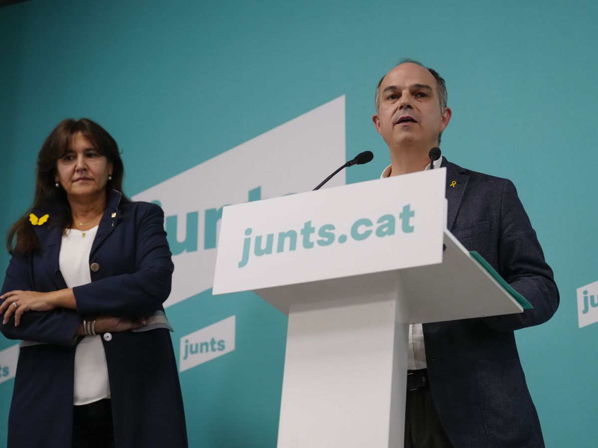 Foto: La líder de JxCat, Laura Borràs (i), y el secretario general del partido, Jordi Turull. (EFE/Enric Fontcuberta)