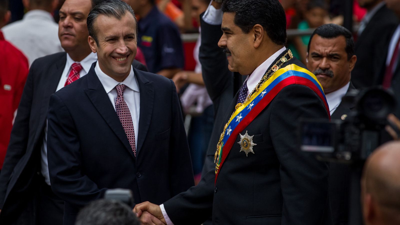 Foto: El presidente venezolano, Nicolás Maduro, y el vicepresidente Tareck El Aissami (i), asisten al Tribunal Supremo de Justicia, el 15 de enero de 2017 (Reuters). 