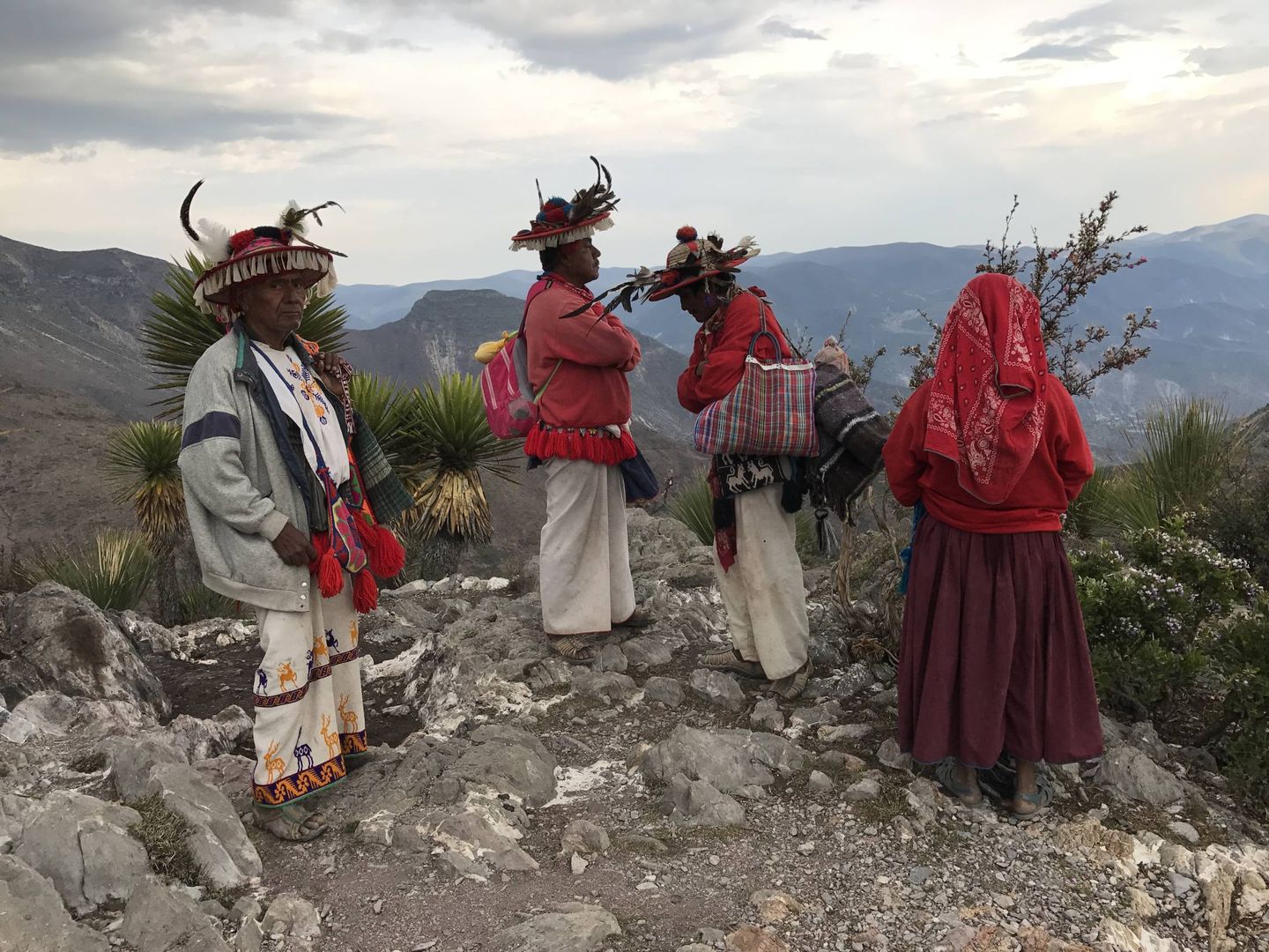 Huicholes en el cerro del Quemado, México. (J. B.)
