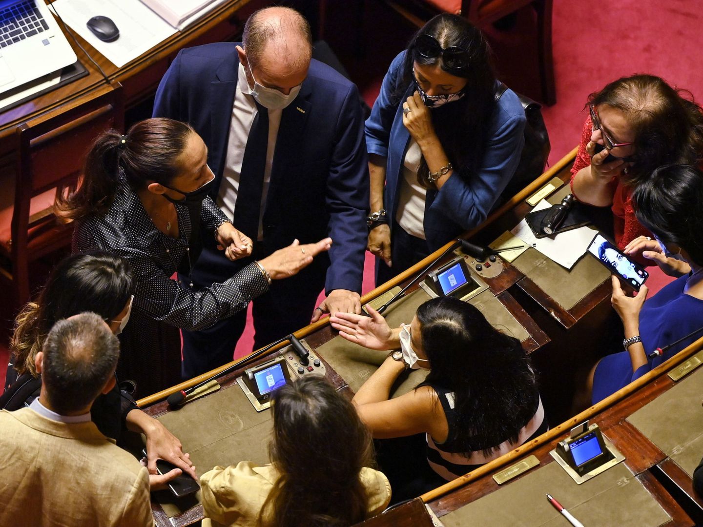 Debate entre senadores en Italia. (EFE)