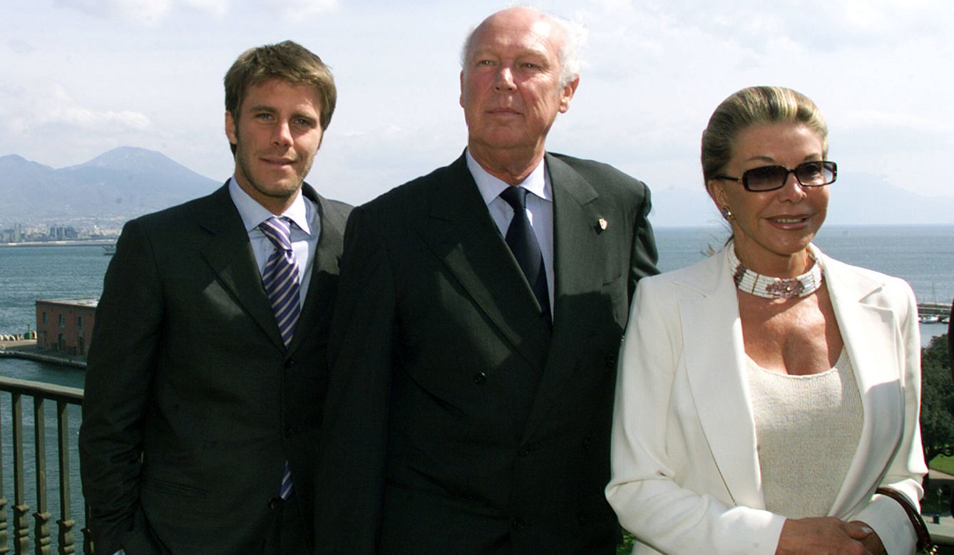 Víctor Manuel, junto a su mujer y su hijo. (Getty)