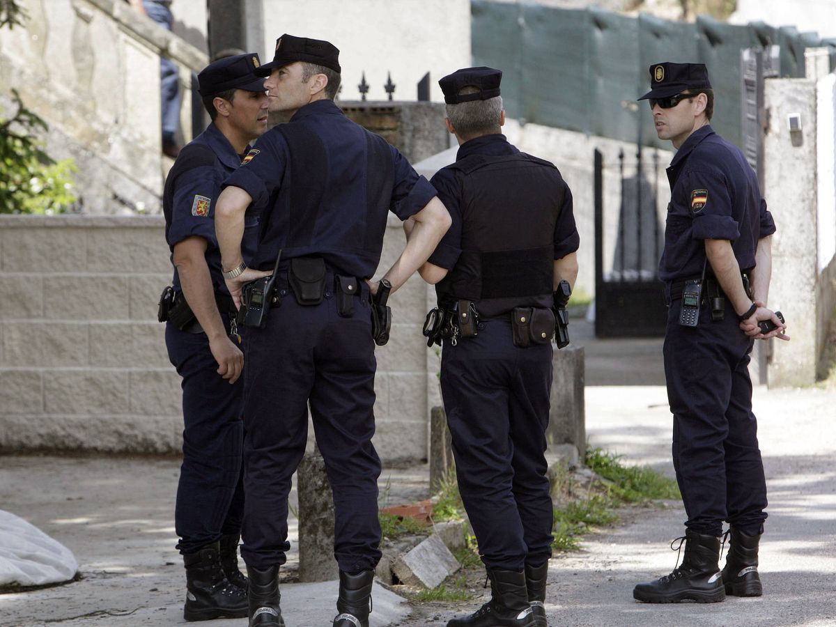 Foto: Agentes de la Policía Nacional en Pontevedra. (EFE/Salvador Sas)