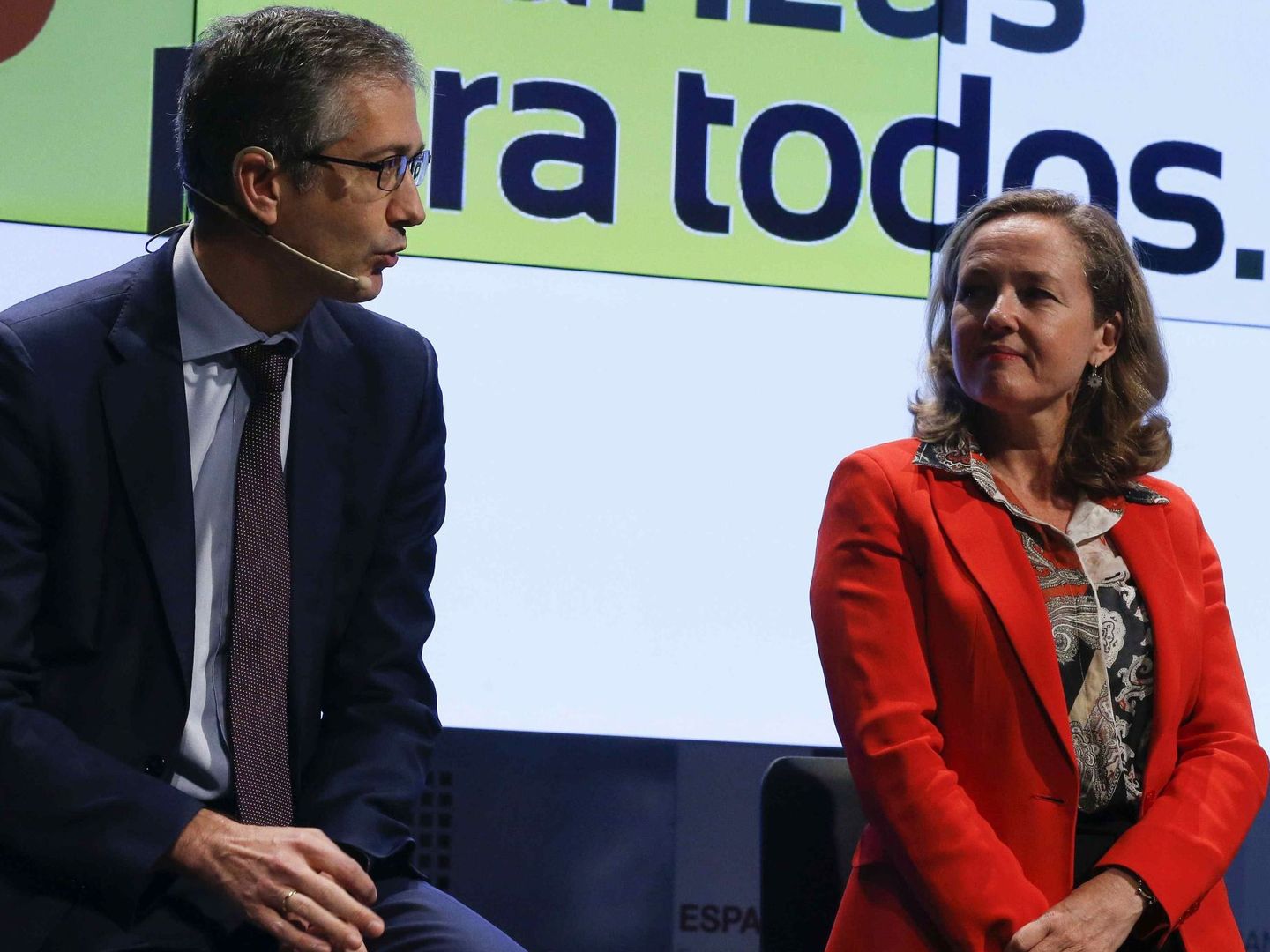 La ministra de Economía, Nadia Calviño, y el gobernador del Banco de España, Pablo Hernández de Cos. (EFE)