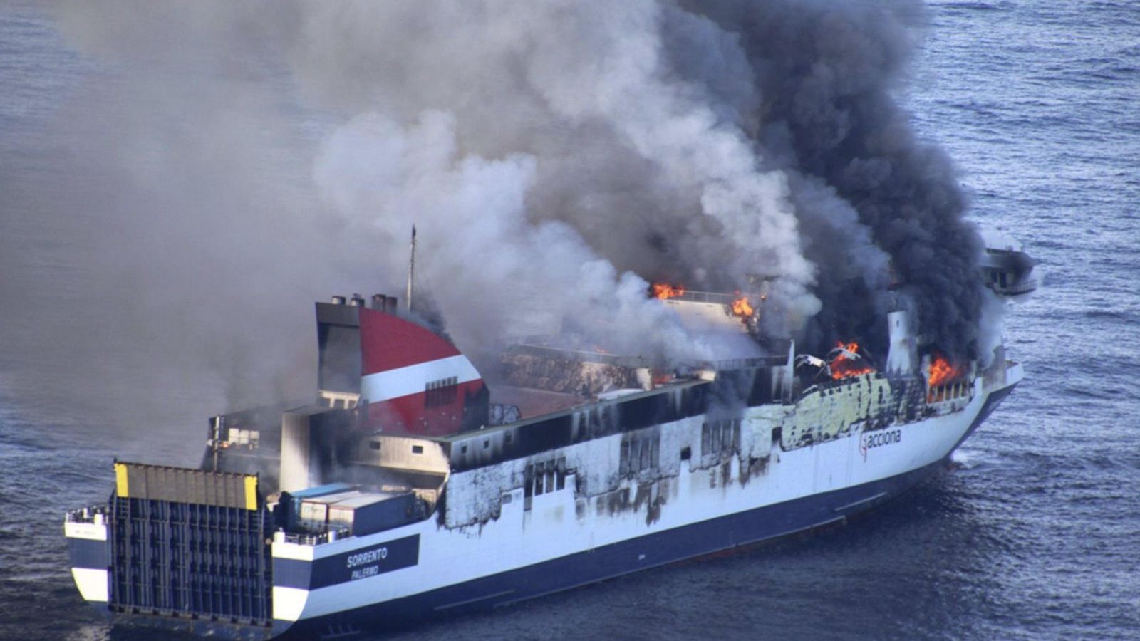 Foto: Evacuan por un incendio un ferry de Acciona Trasmediterránea que hacía la ruta Palma-Valencia