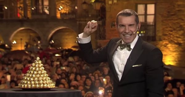 Foto: Instante en que el presentador Jesús Vázquez anuncia el pueblo ganador del concurso de Ferrero Rocher. (Ferrero)
