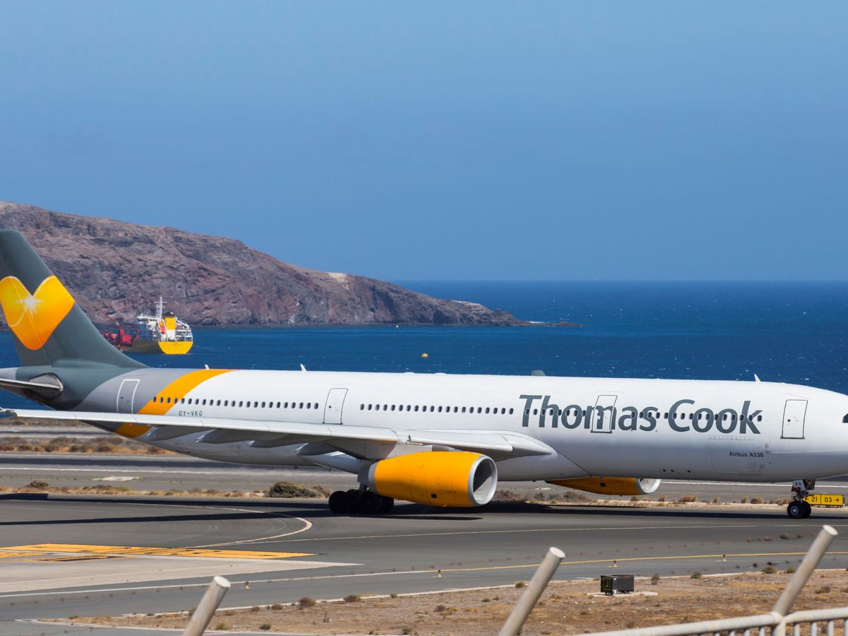 Foto: Un avión de Thomas Cook en Las Palmas de Gran Canaria. (EFE)