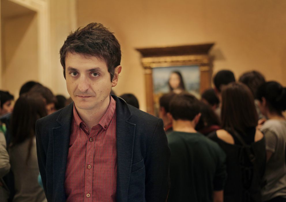 Foto: Peio H. Riaño delante de 'La Gioconda' del Museo del Prado. (Enrique Villarino)