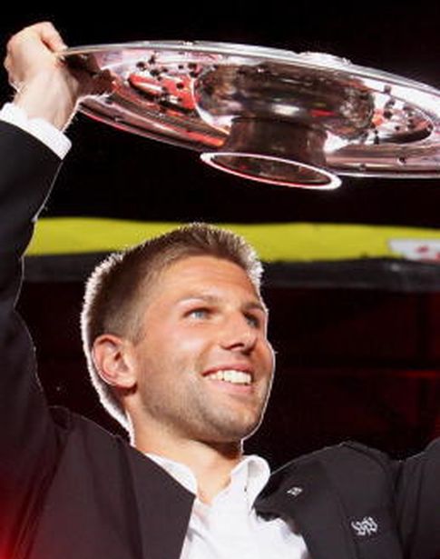 Foto: Hitzlperger con el título de la Bundesliga