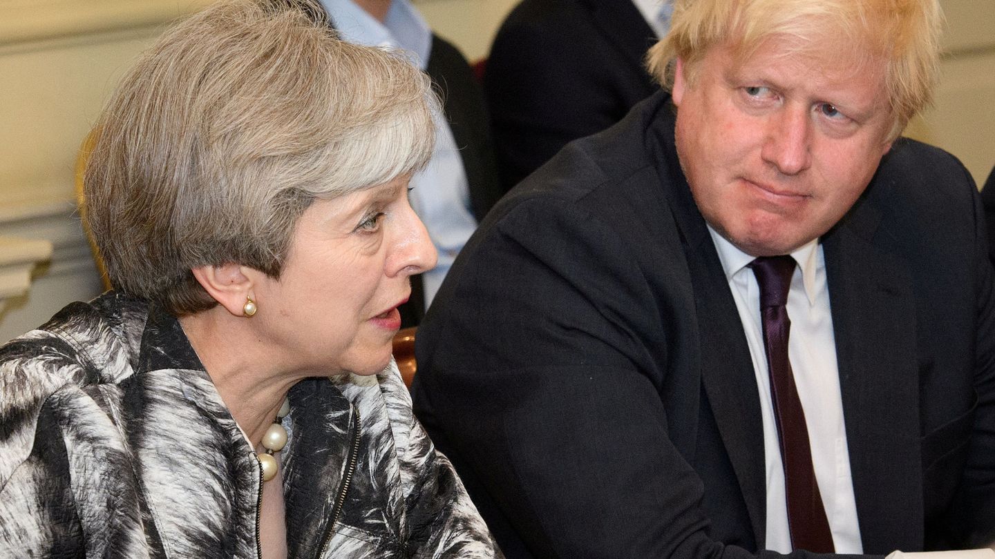 Johnson siempre ha sido una amenaza más o menos velada para May. (Reuters)