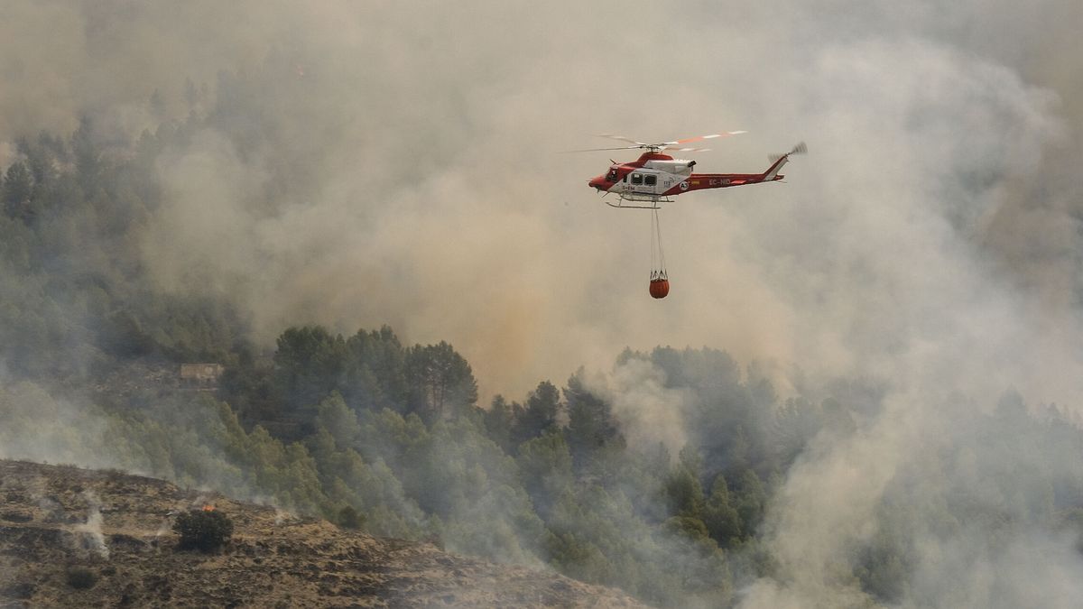 Logran estabilizar el incendio forestal de Tárbena y permiten el regreso de desalojados