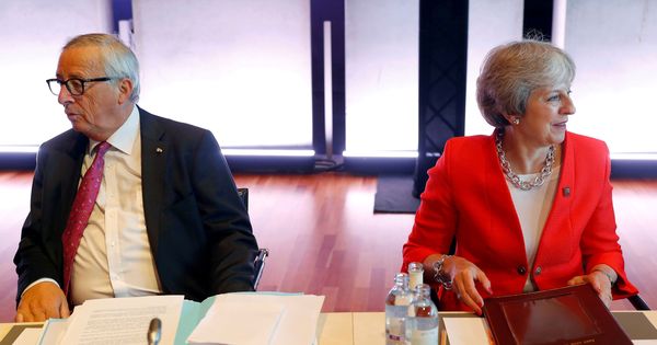 Foto: Juncker y May durante la cumbre informal de Salzburgo. (Reuters)