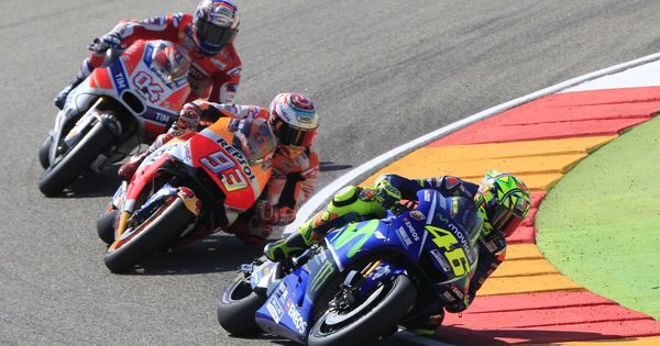 Foto: Yamaha, Honda y Ducati se acusan mutuamente de saltarse el reglamento. (EFE)