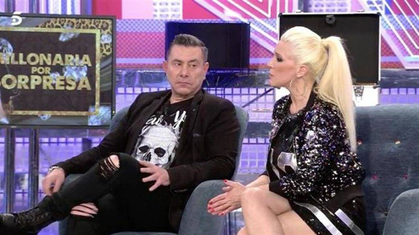 Roni Santos y Loli Álvarez, en 'Sábado Deluxe'. (Telecinco)