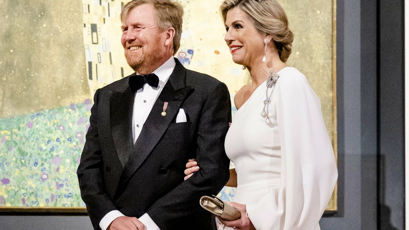 Máxima de Holanda, de cena de gala en Viena: vestido de McCartney, tiara de perlas y un broche máximo