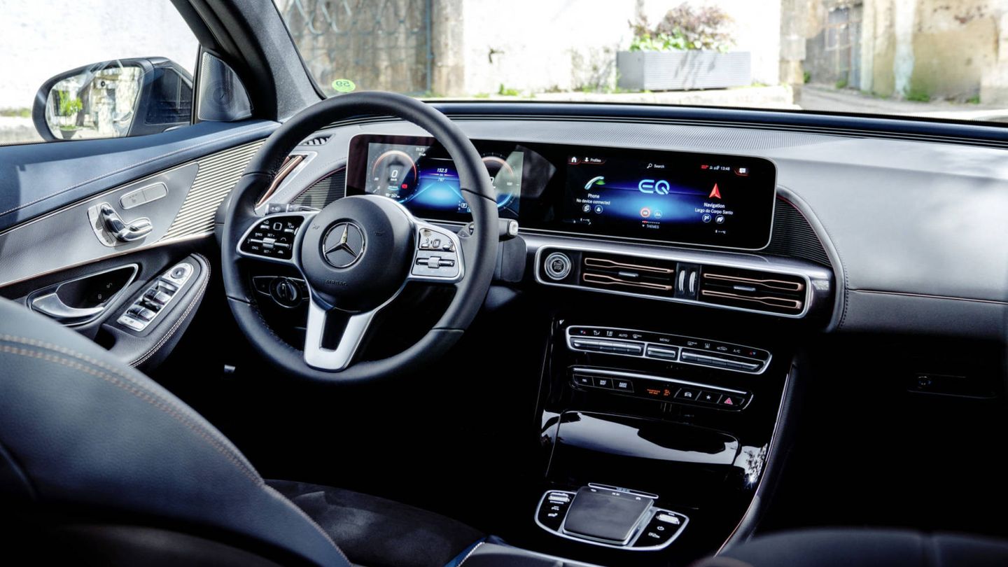 Interior tecnológico del nuevo Mercedes EQC 400.