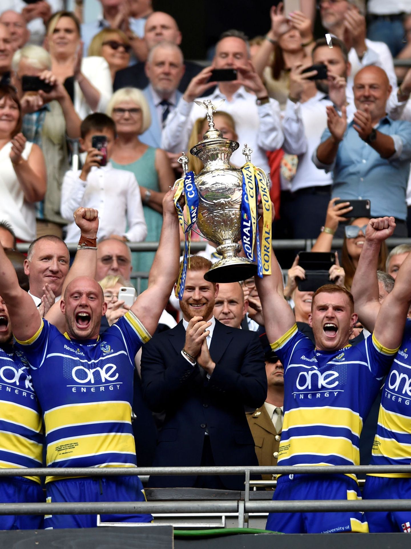 El príncipe Harry, en la final de liga de rugby. (Reuters/Adam Holt)