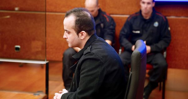 Foto: El presunto asesino de la bebé durante una de las sesiones del juicio. (EFE)
