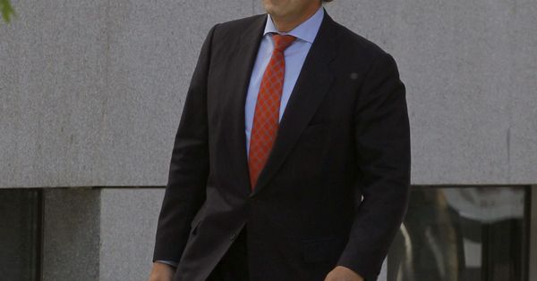 Foto: El diputado del PP en la Asamblea de Madrid Jesús Gómez, a su llegada a la Audiencia Nacional. (EFE)