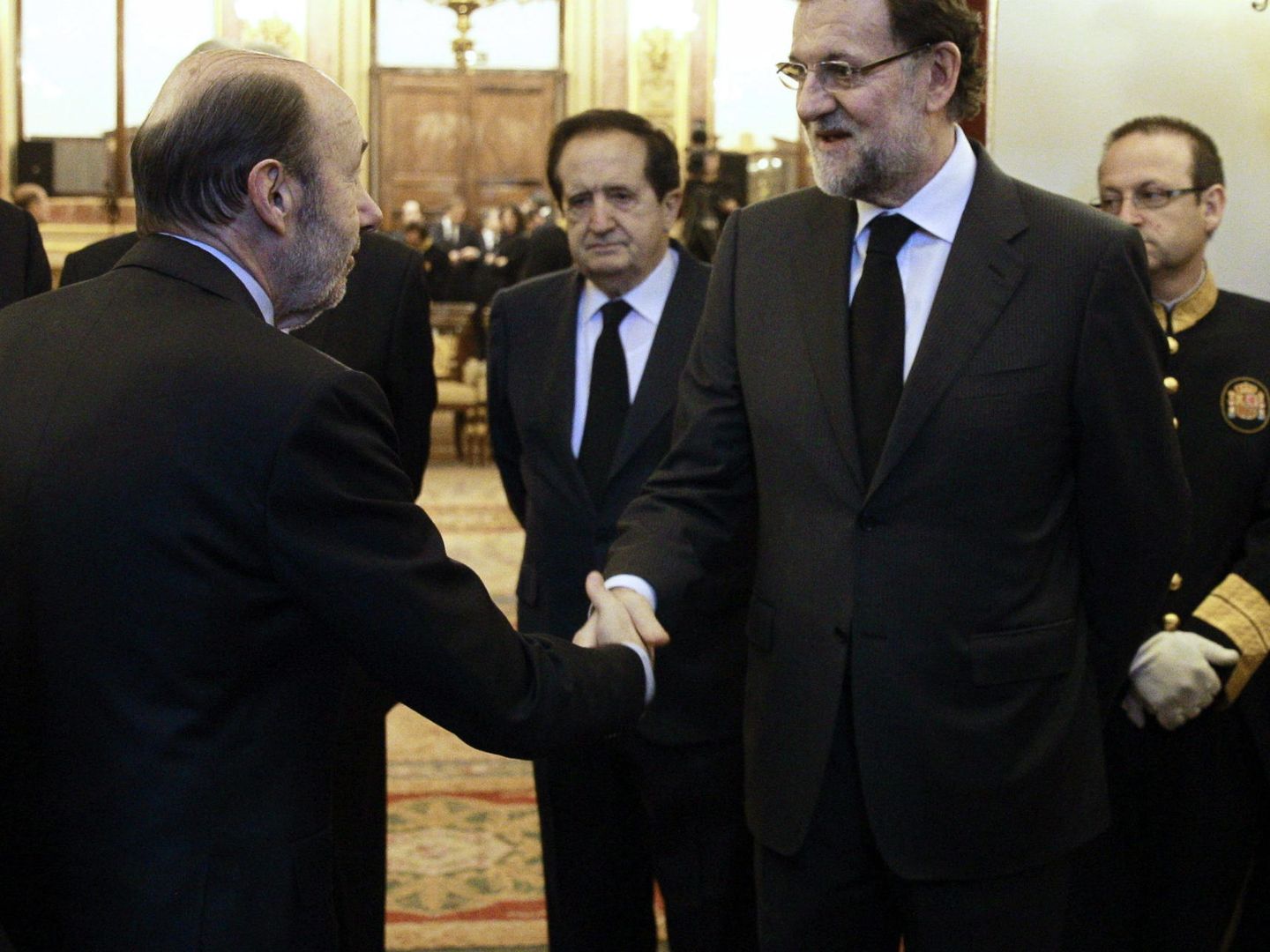 Mariano Rajoy y Alfredo Pérez Rubalcaba en una imagen de archivo. (EFE)