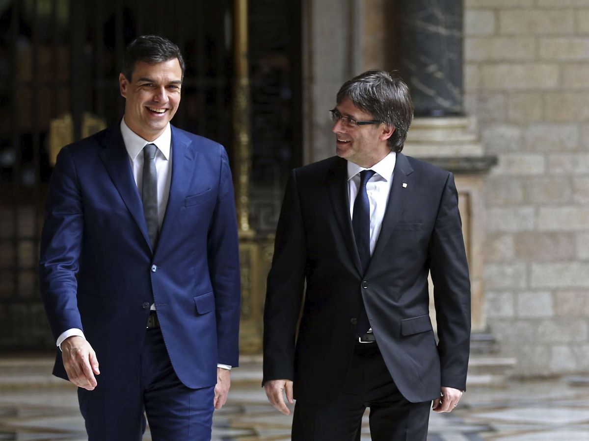 Foto: Sánchez y Puigdemont en una reunión en 2016. (EFE/Toni Albir)