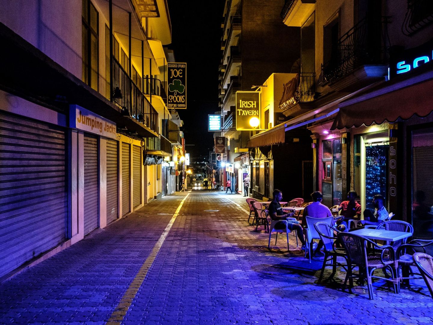 Calles vacías en Ibiza por las restricciones horarias. (EFE)