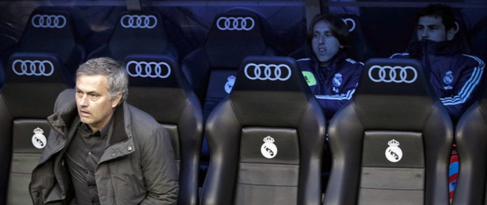 Foto: El Bernabéu sentencia a Mourinho con una tremenda pitada por la suplencia de Casillas