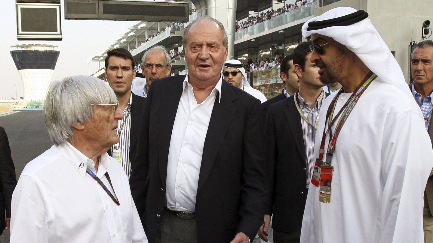 El rey Juan Carlos, junto a su amigo, en el Gran Premio de Fórmula 1 de Abu Dabi en 2010. (EFE/Ali Haider)