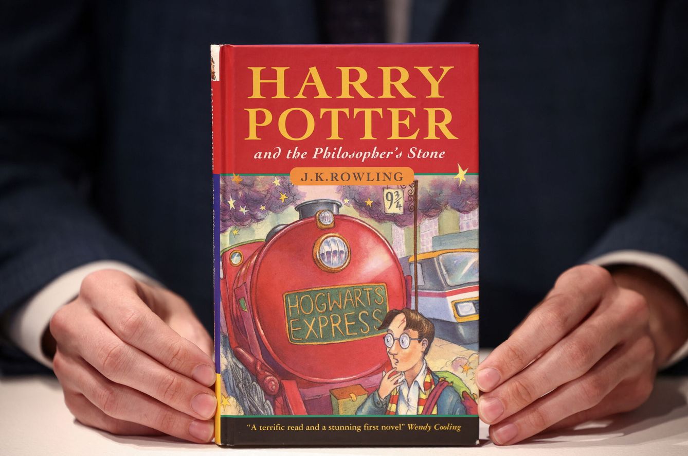 Una primera edición de 'Harry Potter y la piedra filosofal', que salió a subasta en Christie's el pasado mayo. (Reuters)