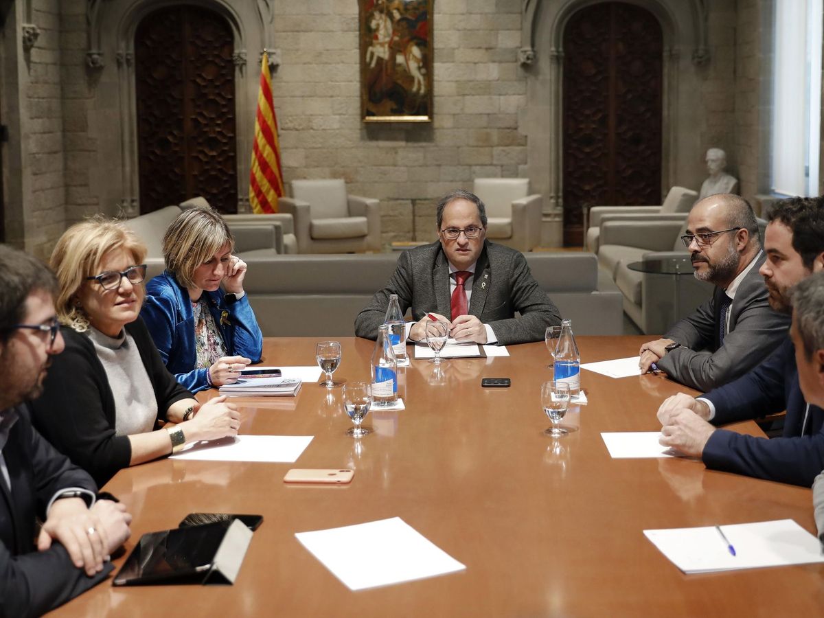 Foto: El presidente de la Generalitat, Quim Torra (c) , acompañado por la consellera de Sanidad, Alba Vergés (i) y el conseller de Interior, Miquel Buch (d). (EFE)
