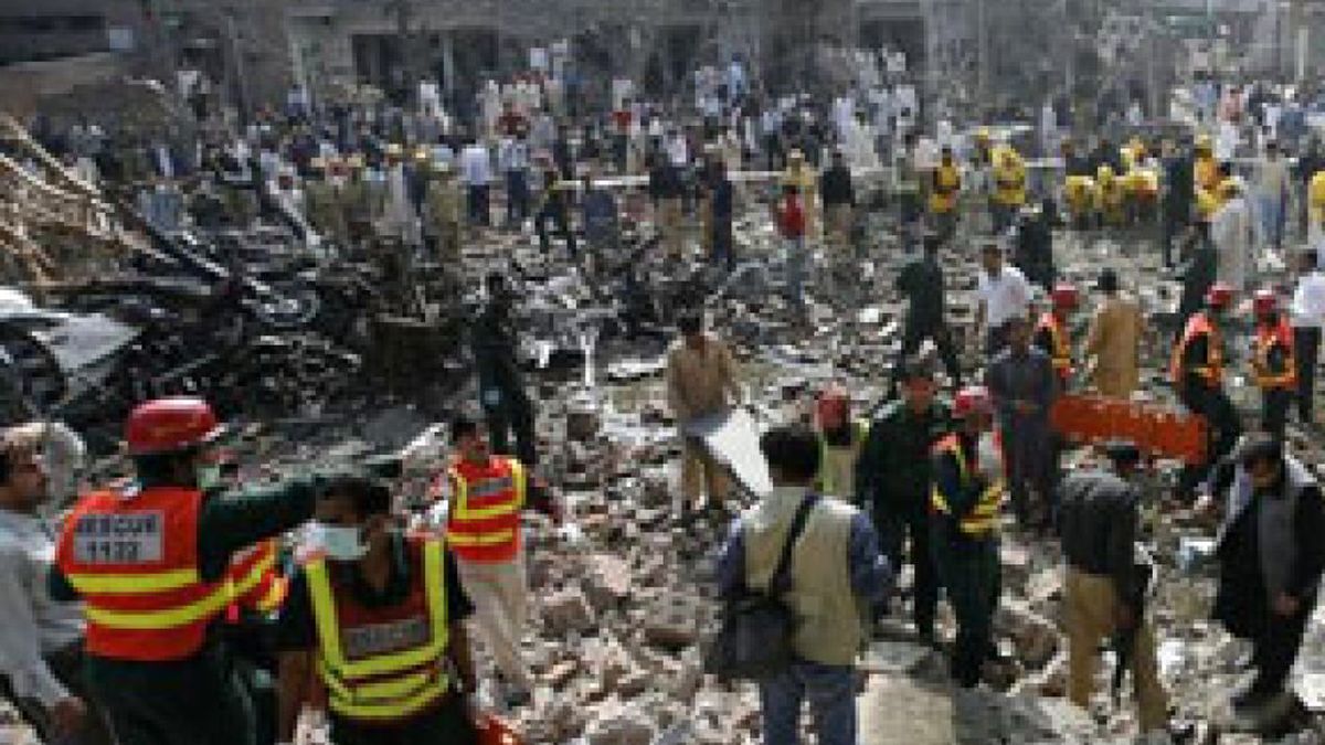 Al menos 10 muertos en un atentado suicida contras las fuerzas de seguridad paquistaníes