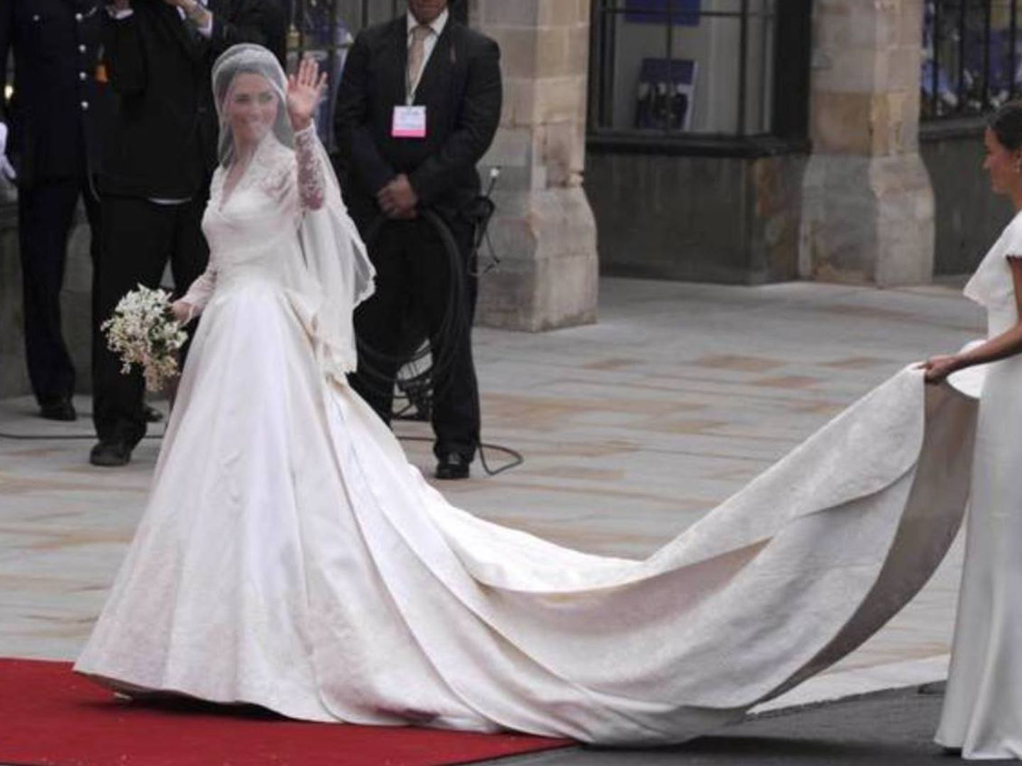 Victoria fabricó la alfombra roja de la boda del príncipe Guillermo y Kate Middleton. (EFE)