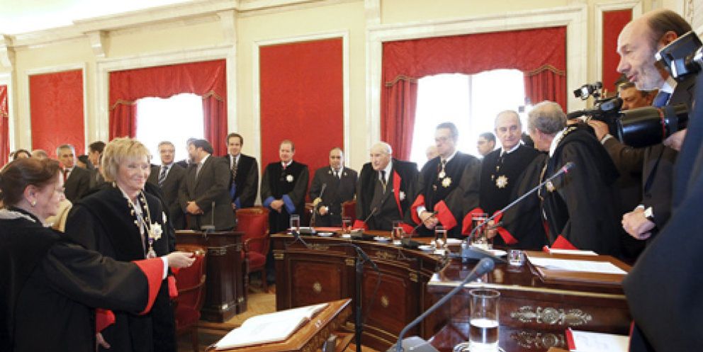 Foto: De la Vega colapsa Madrid de personalidades y coches oficiales en su estreno en el Consejo