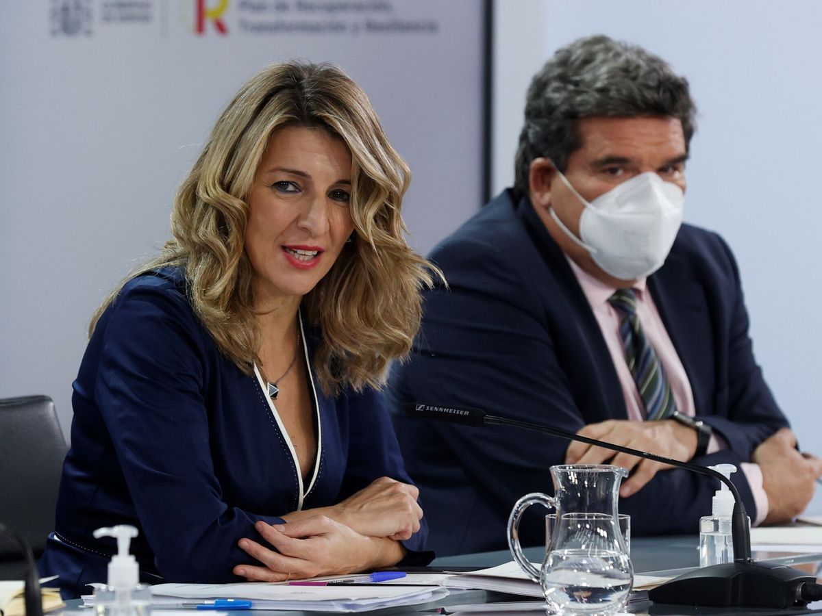 Foto: La vicepresidenta segunda y ministra de Trabajo, Yolanda Díaz, interviene tras un consejo de ministros. (EFE/Juan Carlos Hidalgo)